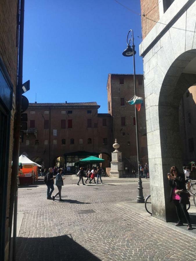 A Due Passi Dal Castello Apartman Ferrara Kültér fotó
